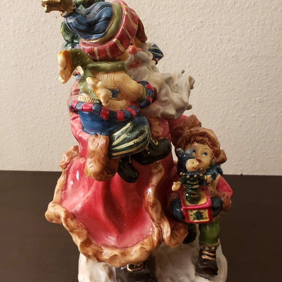 Santa Clause Resin Statue Christmas Decor. - Picture 7 of 7